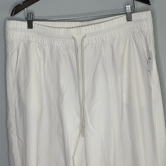 Gap GapFit Crinkle Nylon Jogger Pants in Birch (Off White) Size XL Tall NWT - Picture 4 of 11